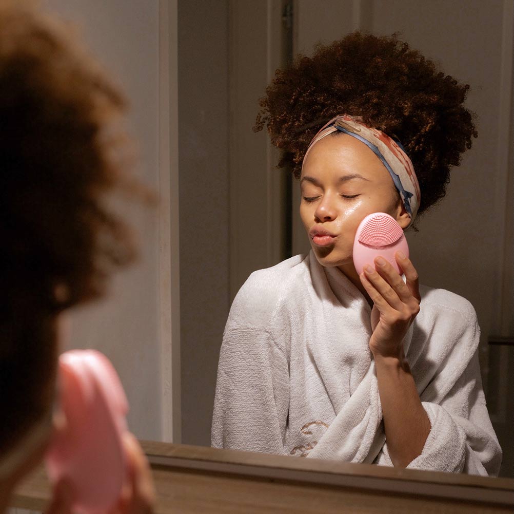 Isla Facial Cleansing Brush